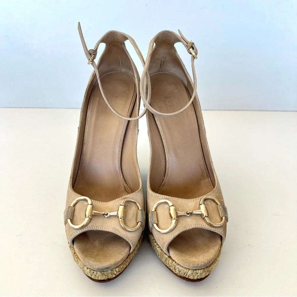 GUCCI Floral Embroidery Beige Suede Horsebit Ankle Strap Wedges Espadrilles Sz 8